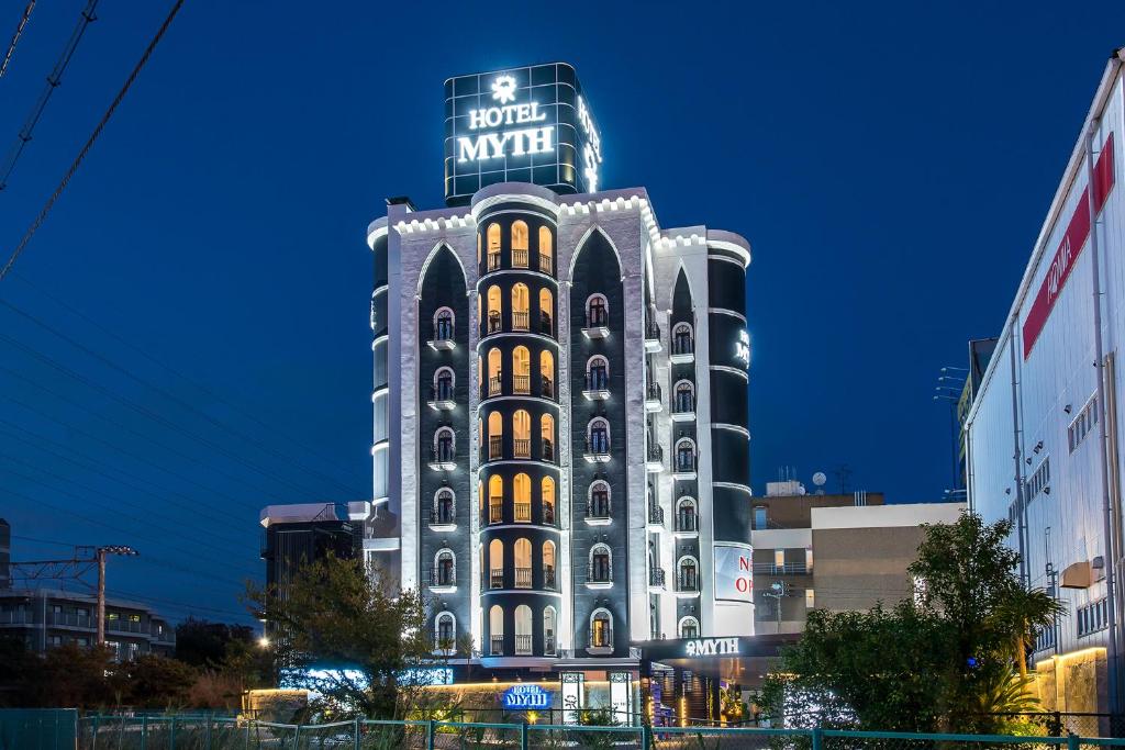 Hotel MYTH